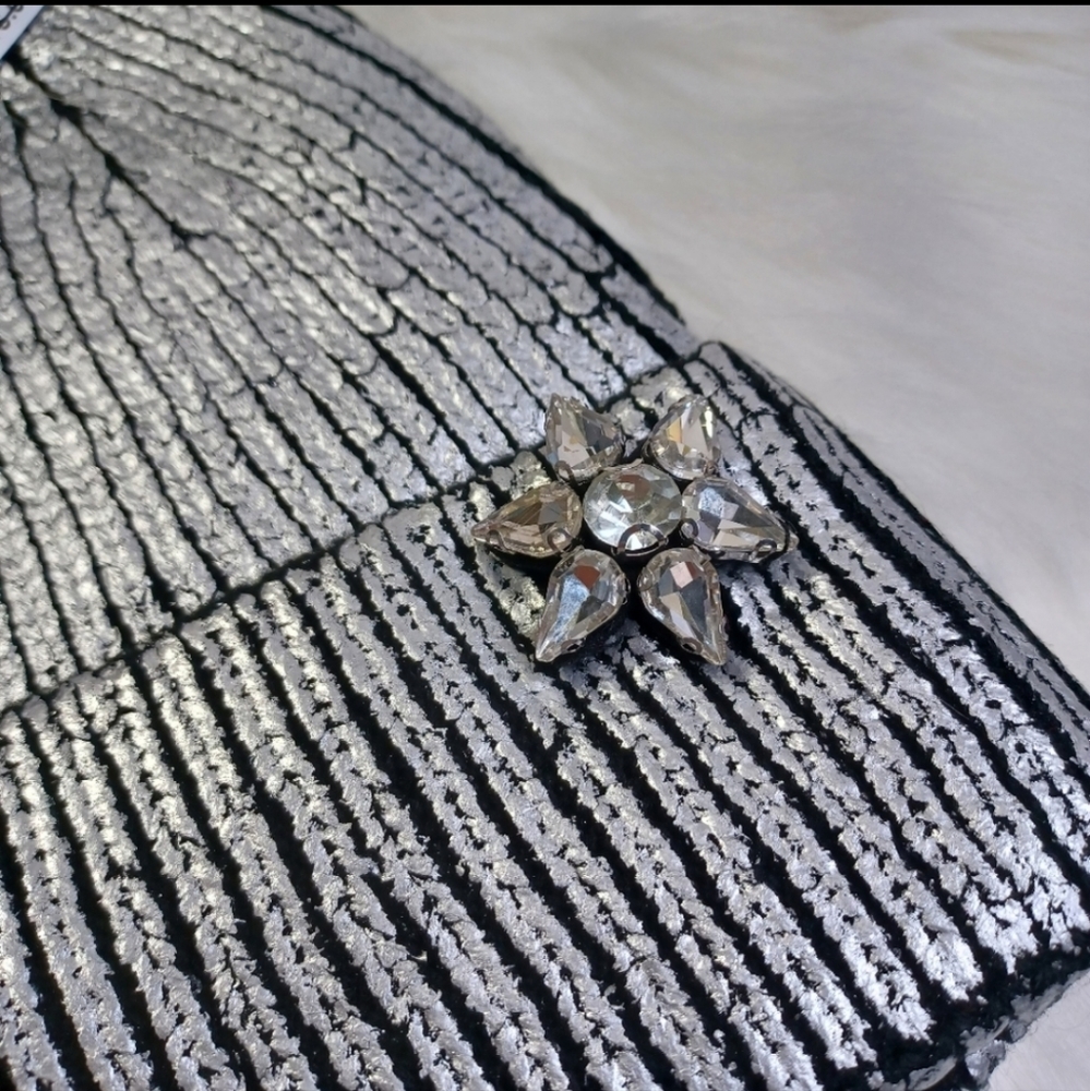 π2X HPπNWT GLAMOURPUSS NYC Embellished Metallic Knit & Fox Fur Pom-Pom Hatπ - Picture 4 of 9